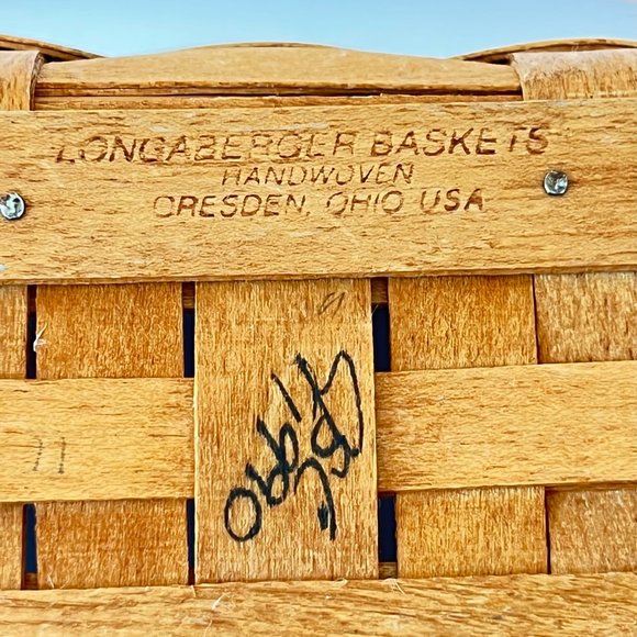 Longaberger Vintage Signed Limited Edition Basket, Rustic Farmhouse- 1990 - Picture 3 of 16